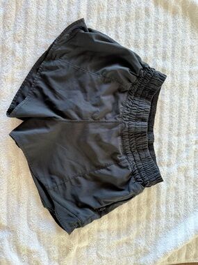 Lululemon hotty hot size 6 2”